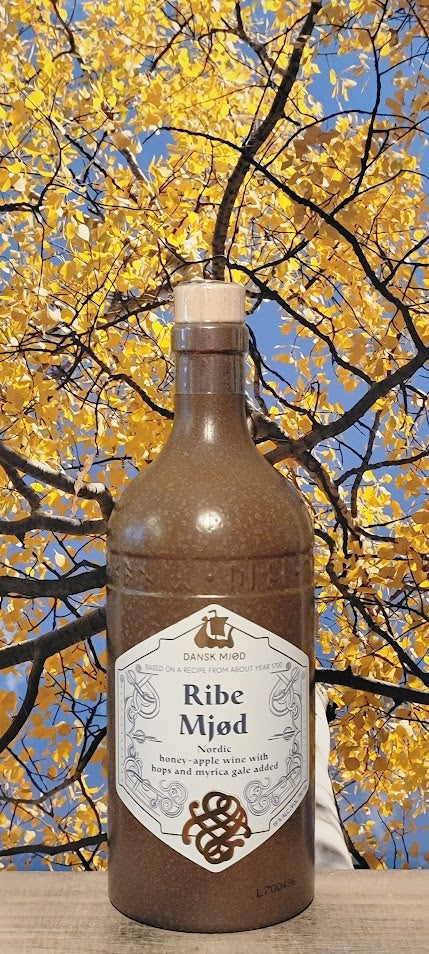 Dansk ribe mjod nordic honey apple wine with hops amd myrica