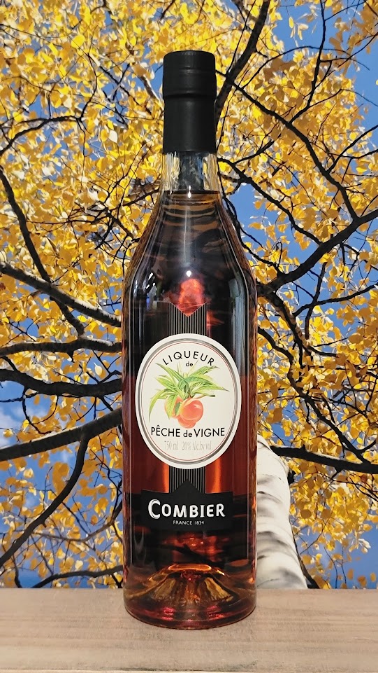 Combier peche de vigne liquor